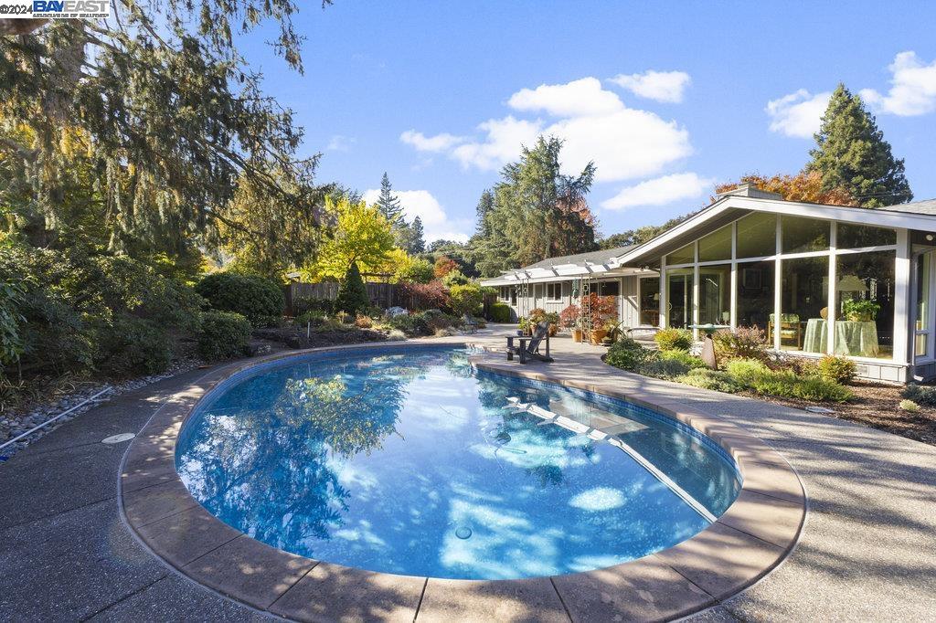 10 Corwin Dr.