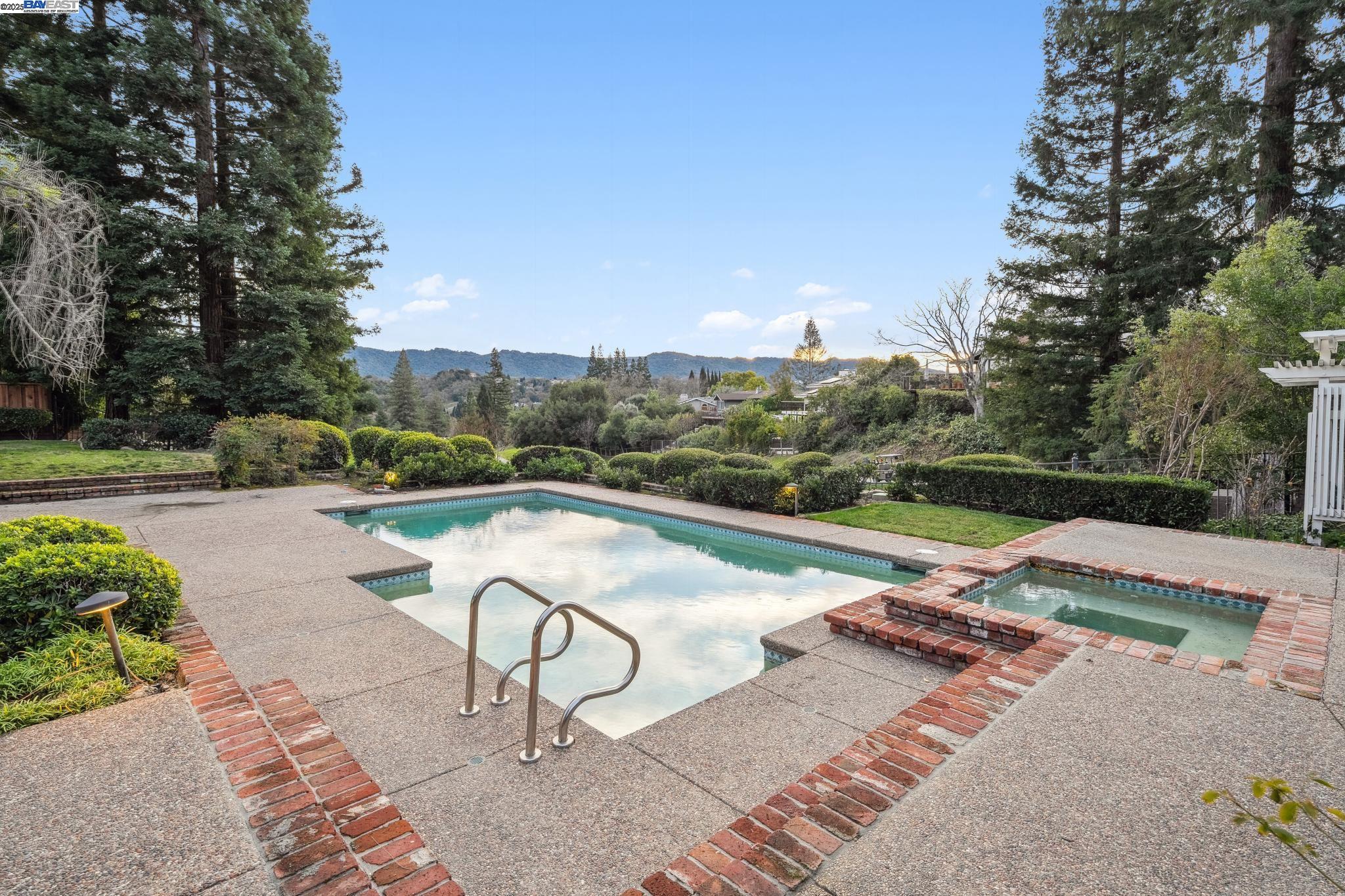 2513 Rolling Hills Ct