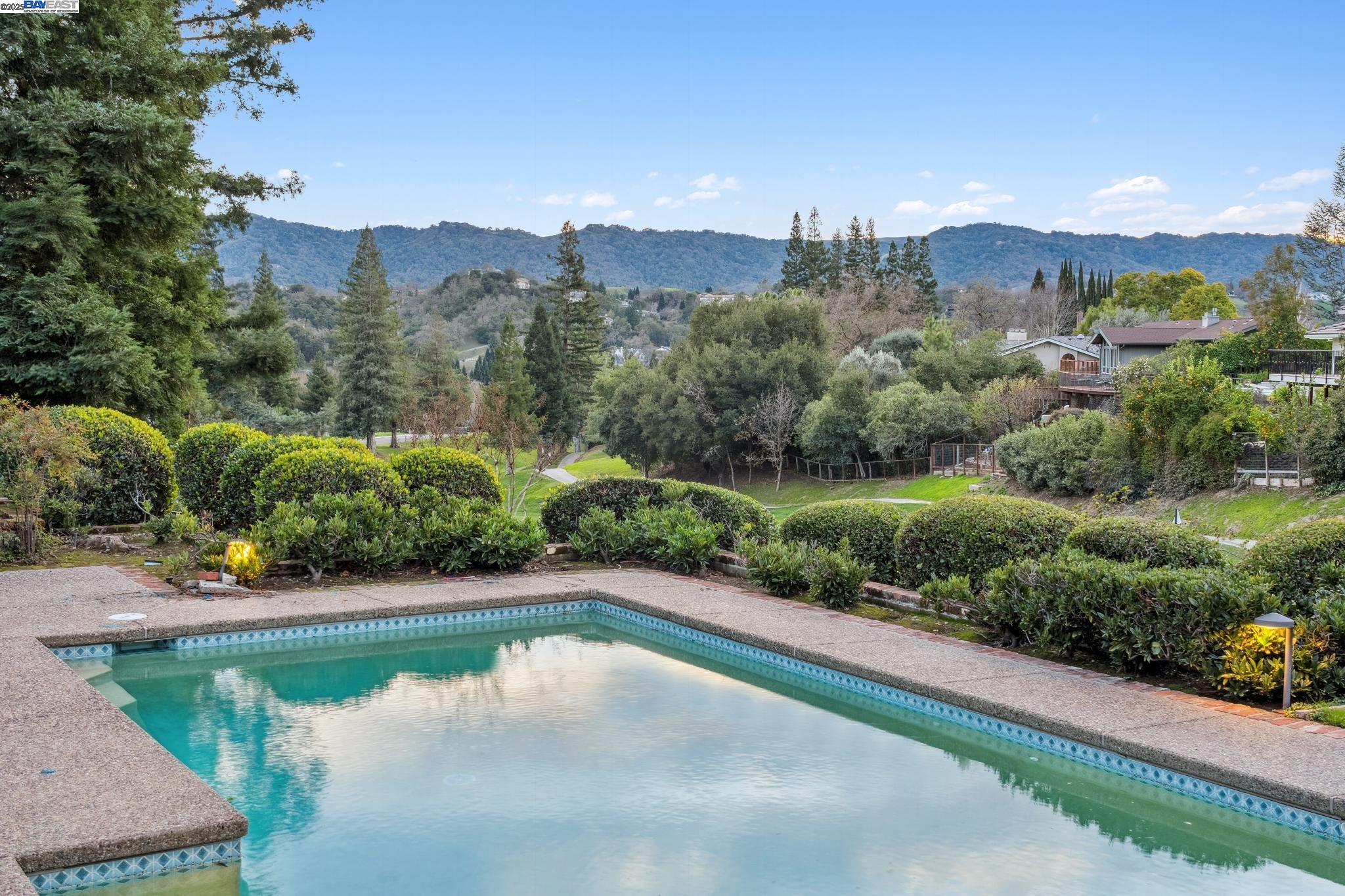 2513 Rolling Hills Ct