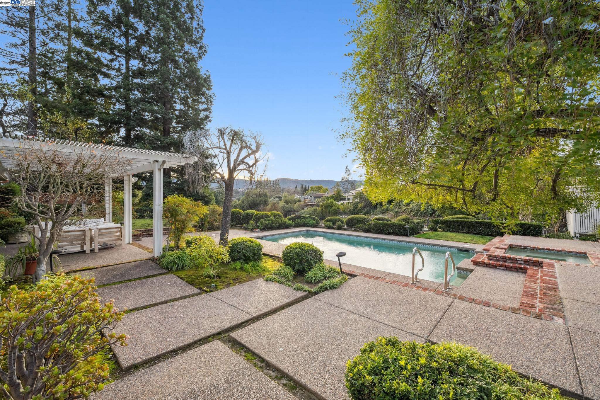 2513 Rolling Hills Ct