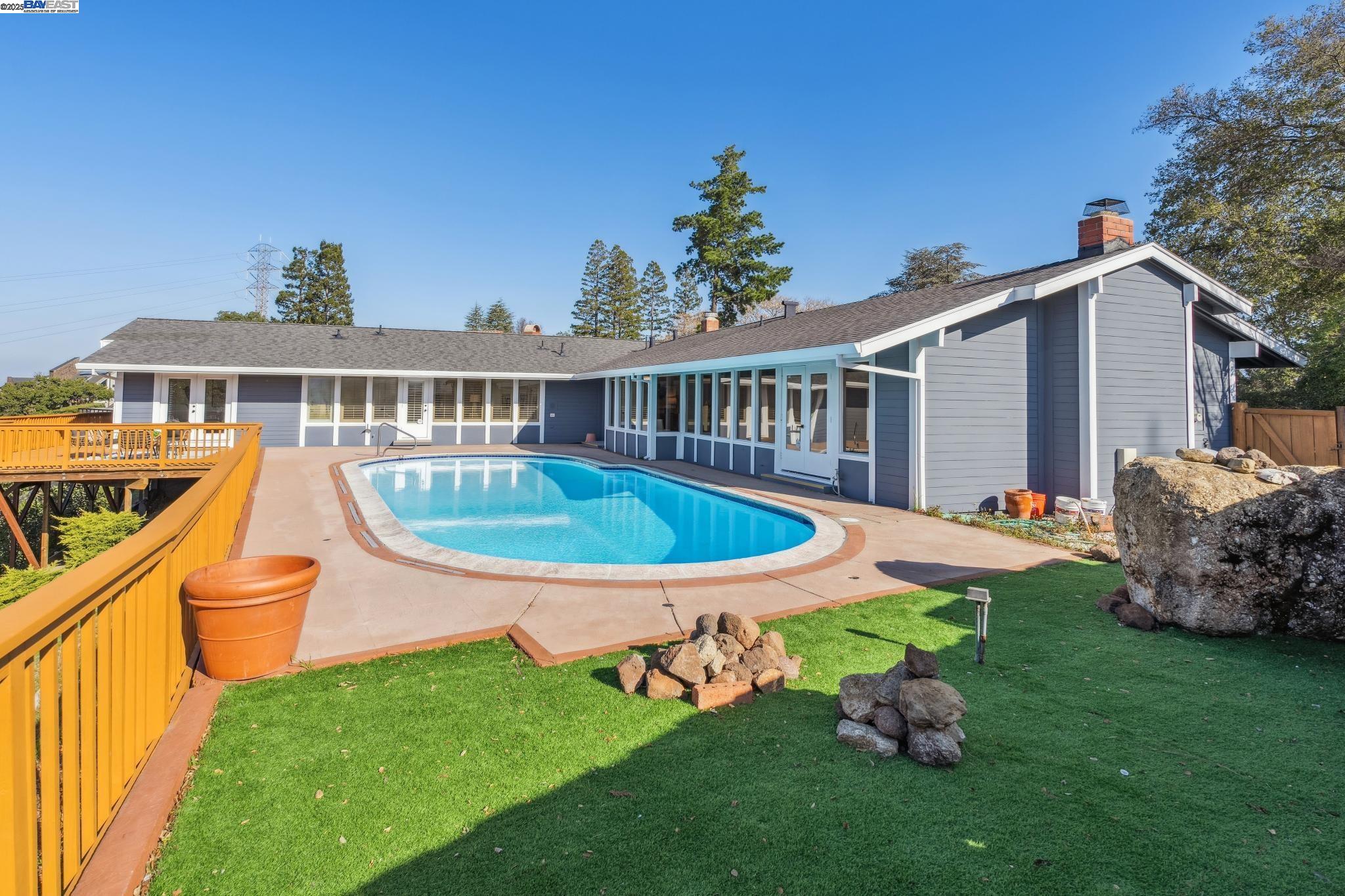 256 Castle Crest Rd
