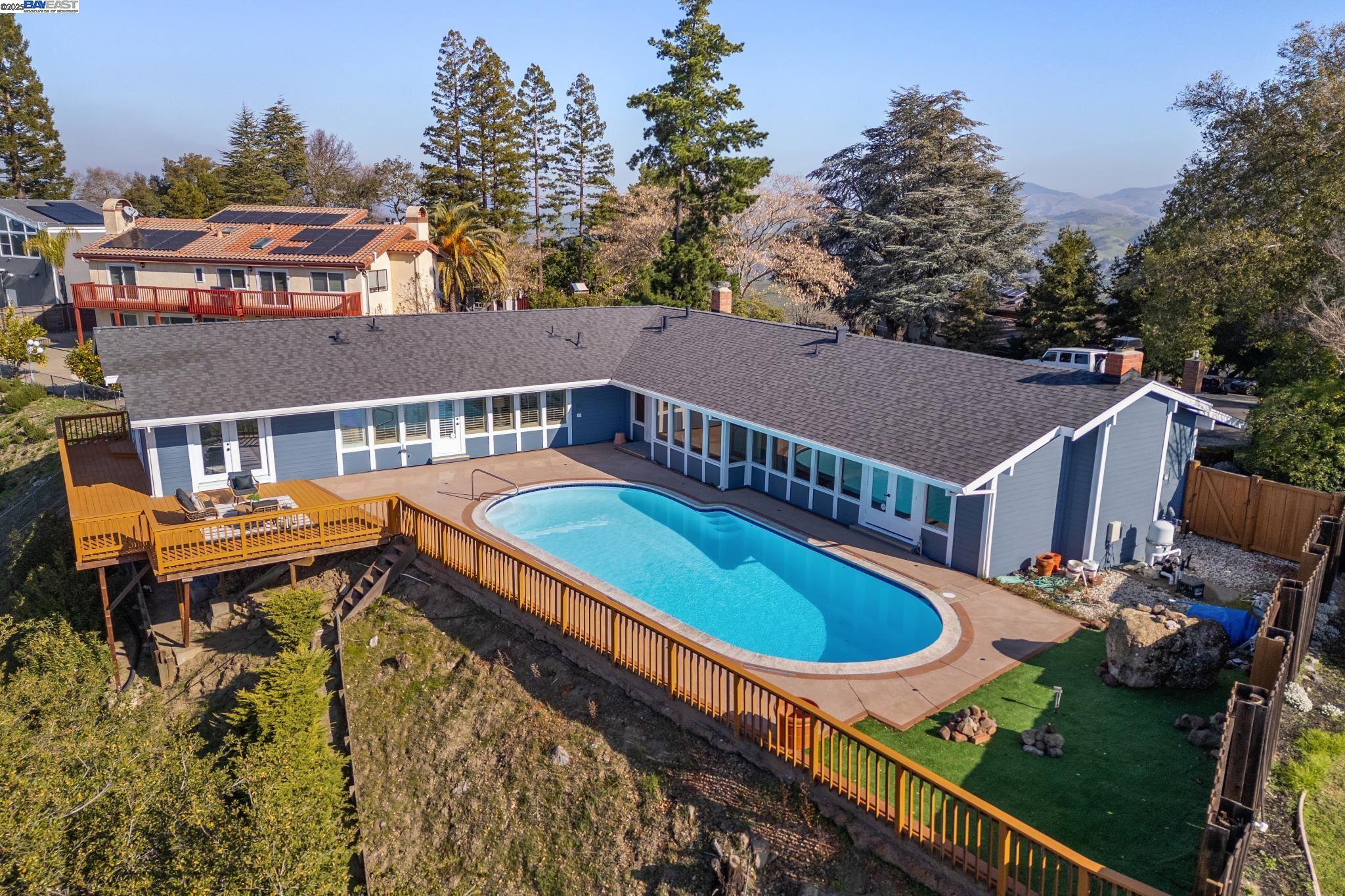 256 Castle Crest Rd