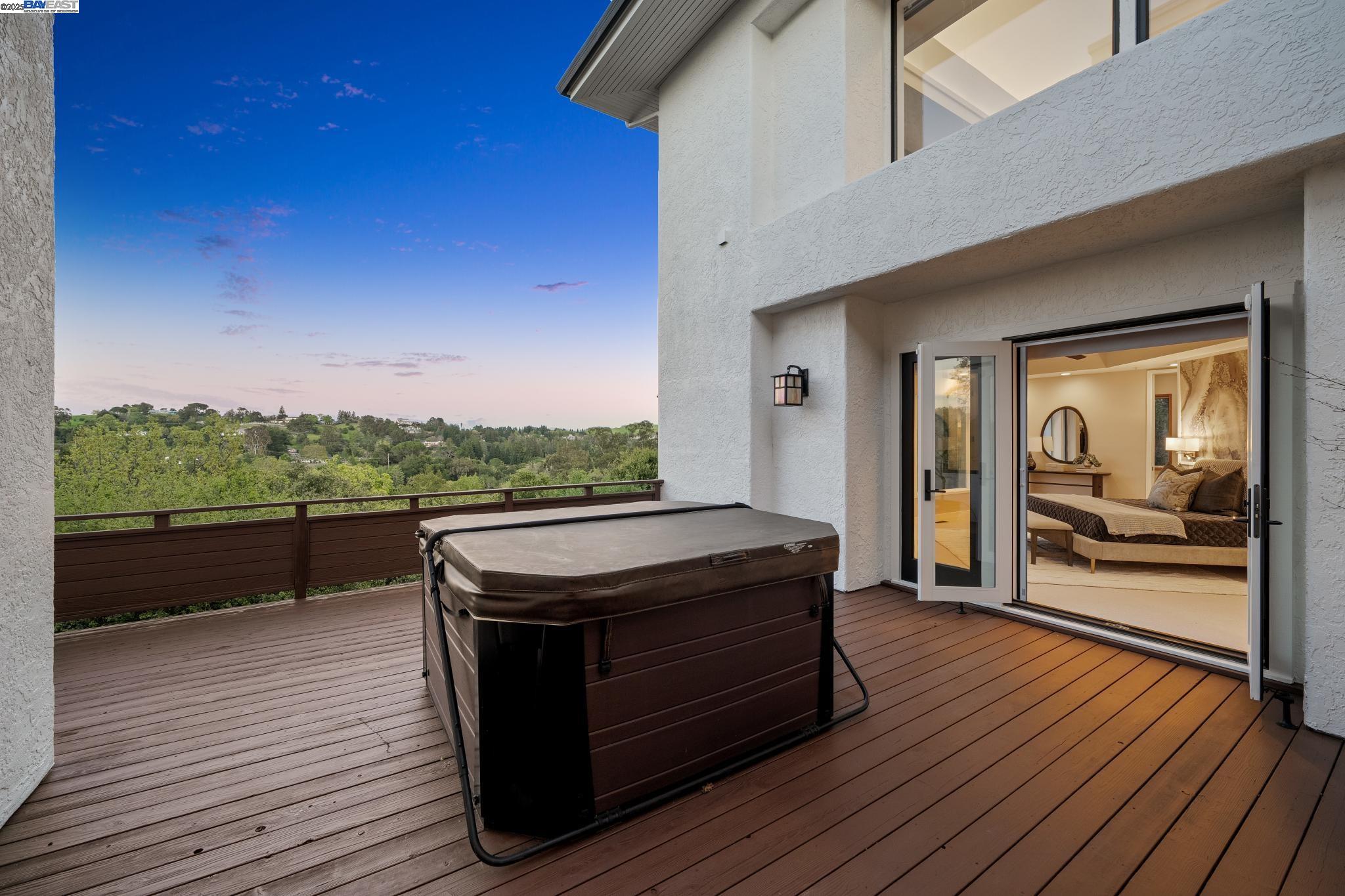 11 Leslyn Lane