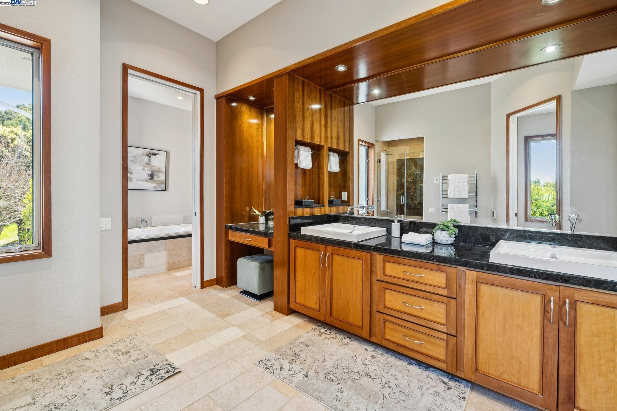 11 Leslyn Lane