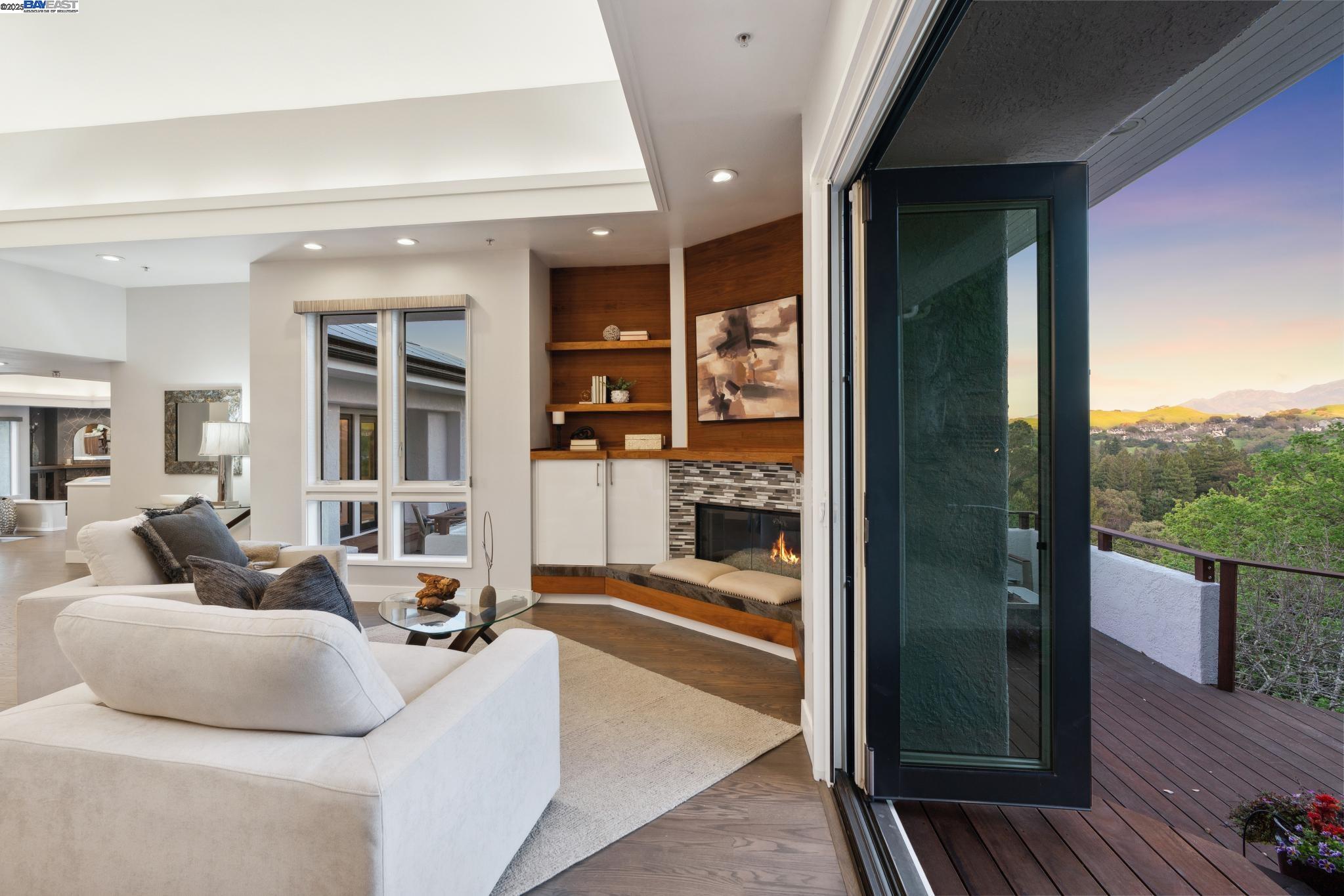 11 Leslyn Lane