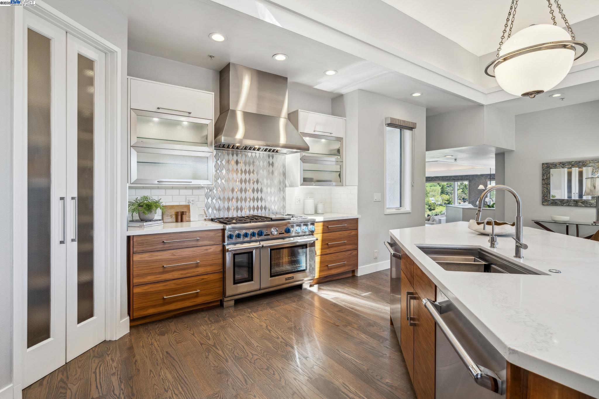 11 Leslyn Lane