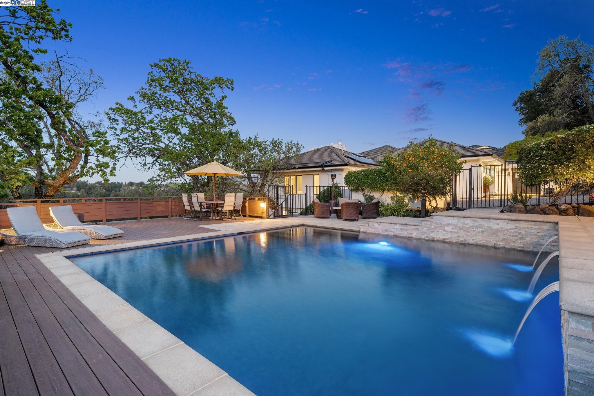 11 Leslyn Lane