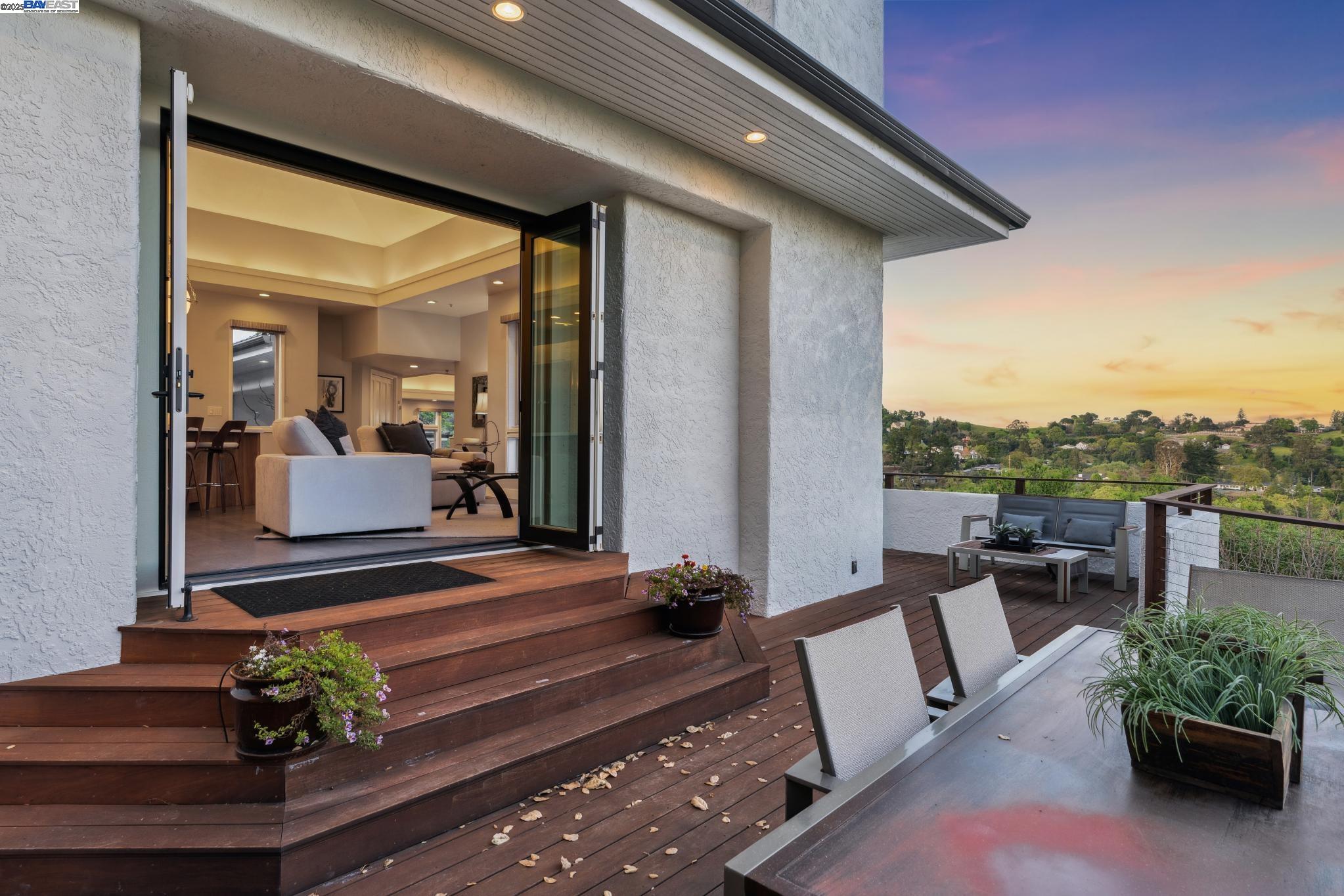 11 Leslyn Lane