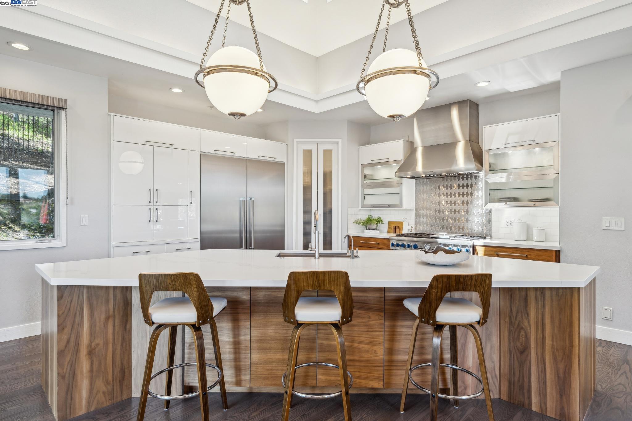 11 Leslyn Lane