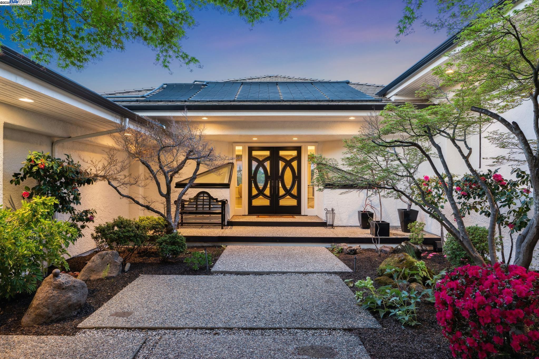 11 Leslyn Lane