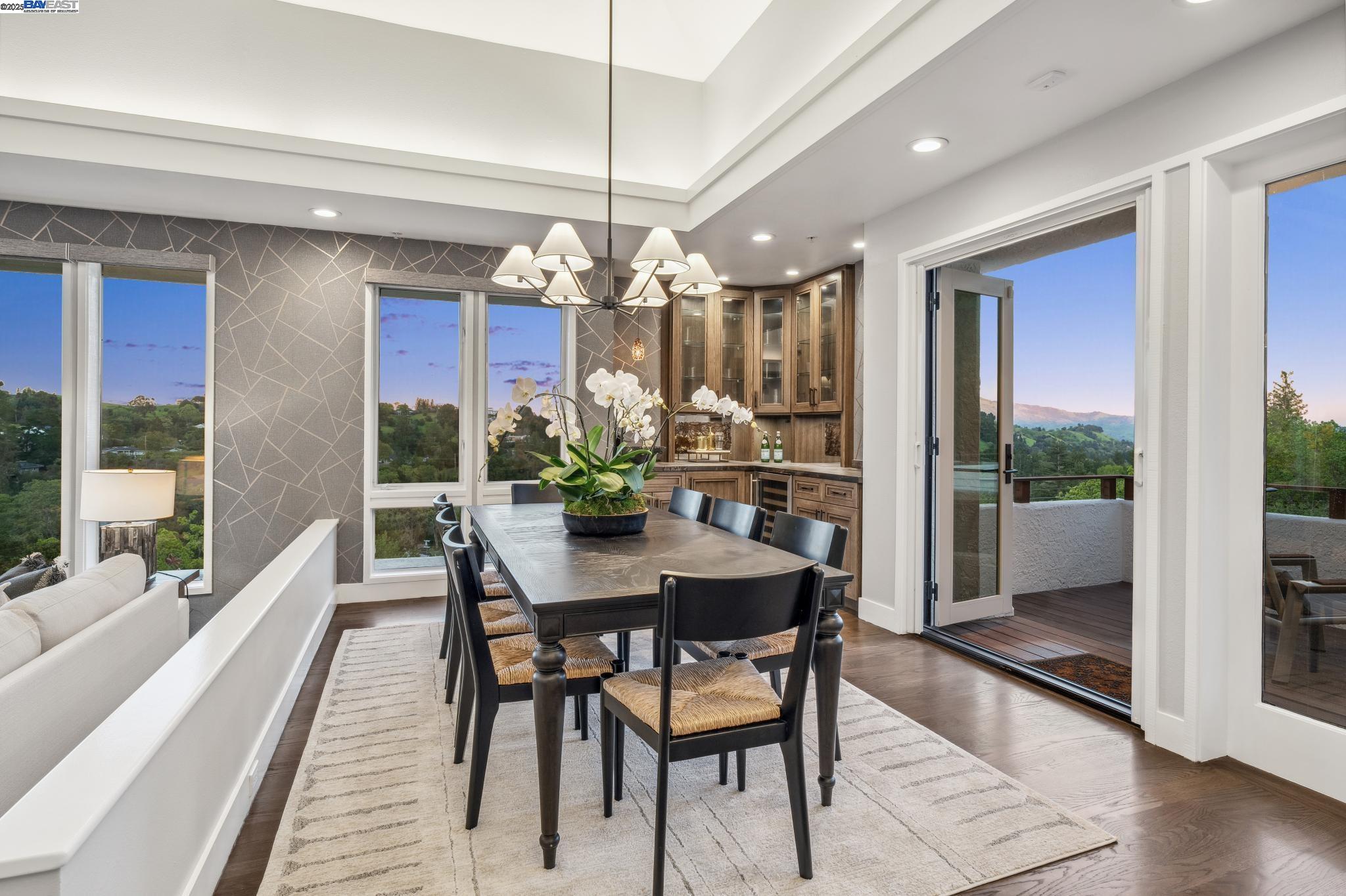11 Leslyn Lane