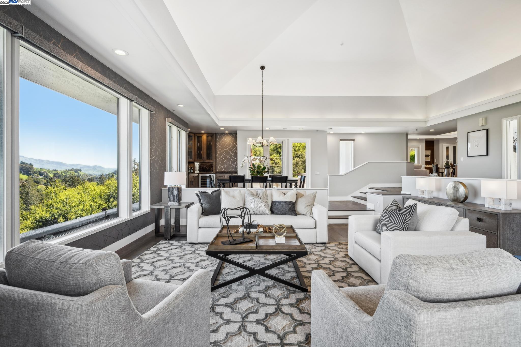 11 Leslyn Lane