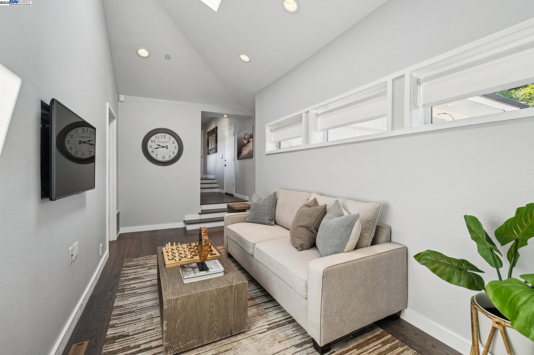 11 Leslyn Lane