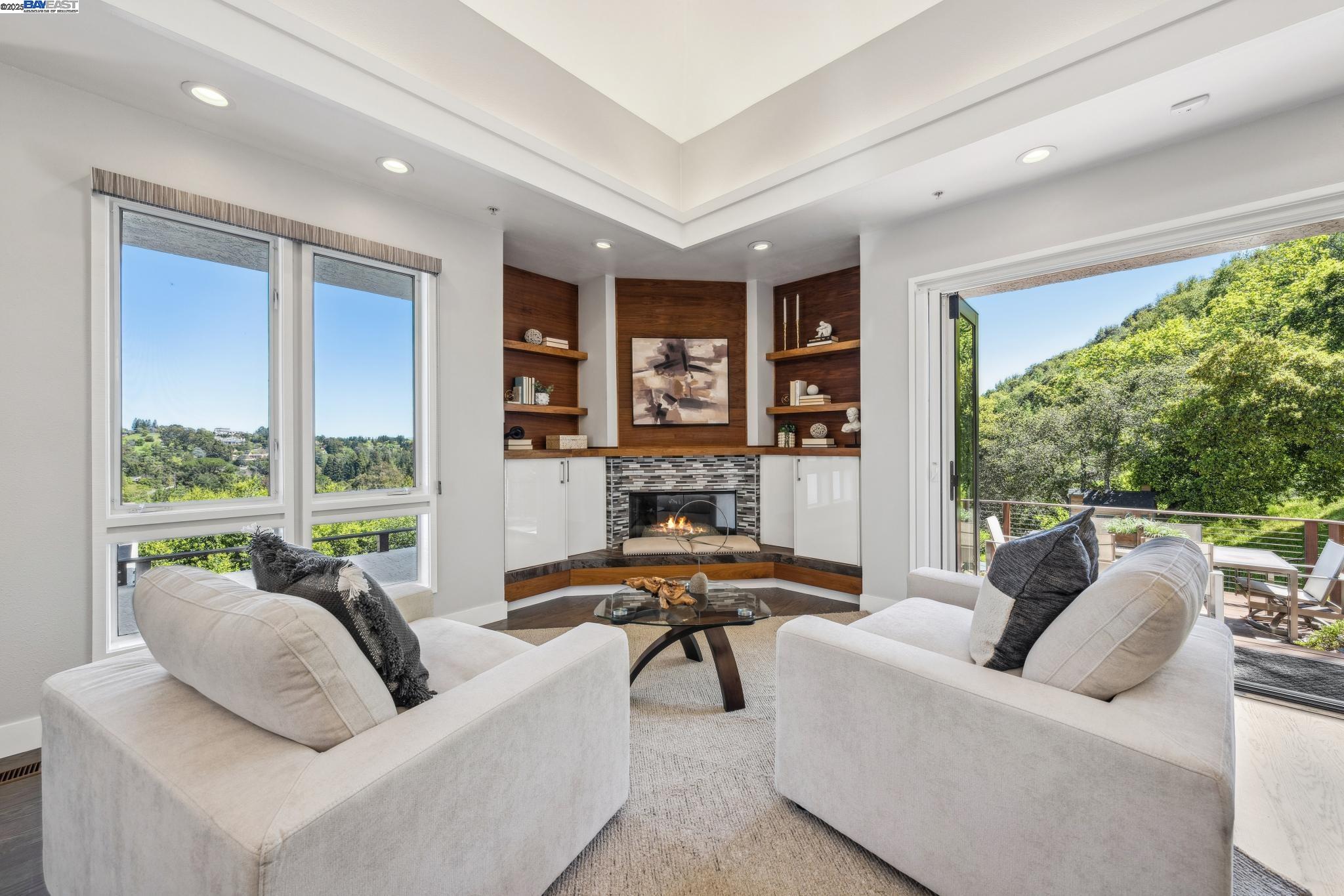 11 Leslyn Lane
