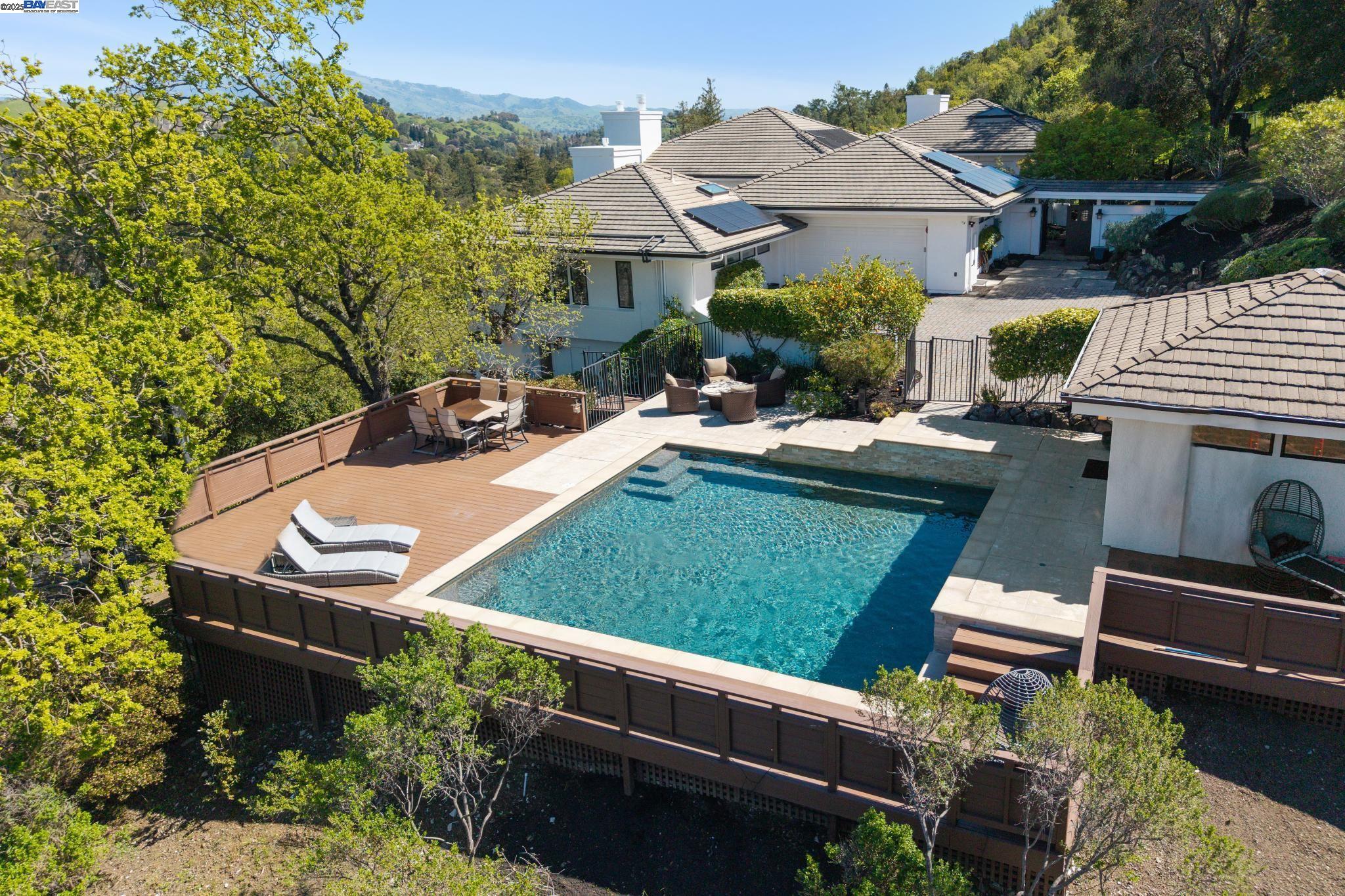 11 Leslyn Lane