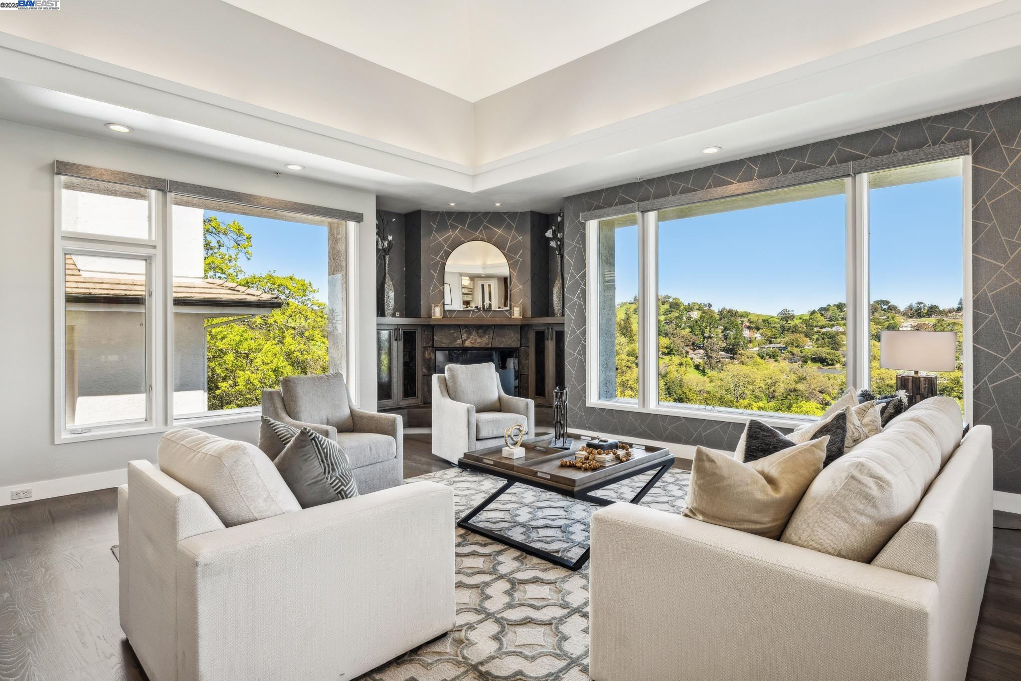 11 Leslyn Lane