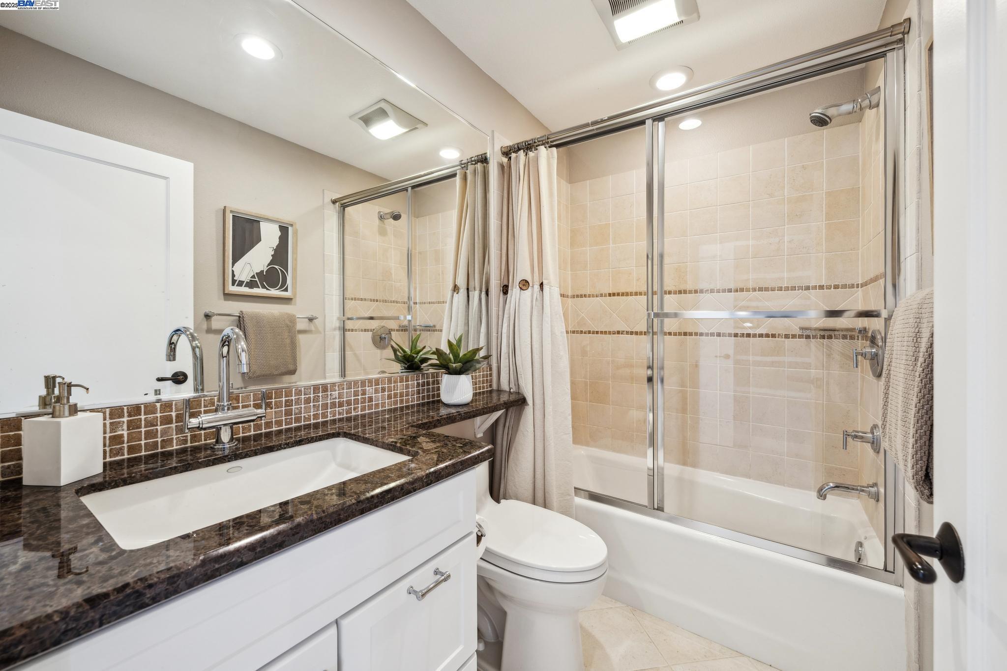 11 Leslyn Lane