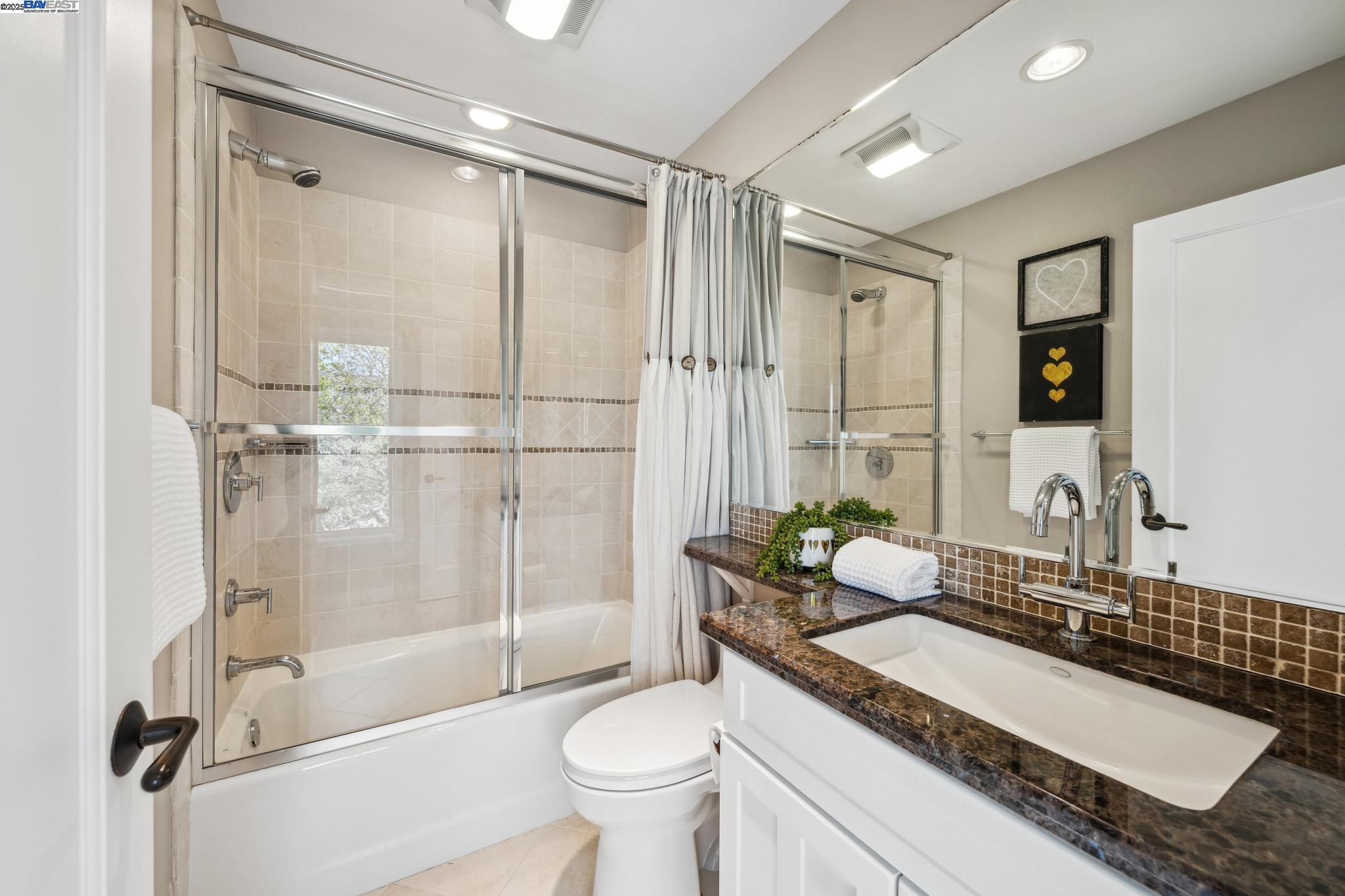 11 Leslyn Lane