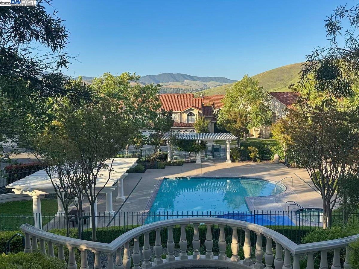 909 Cloverberry Way