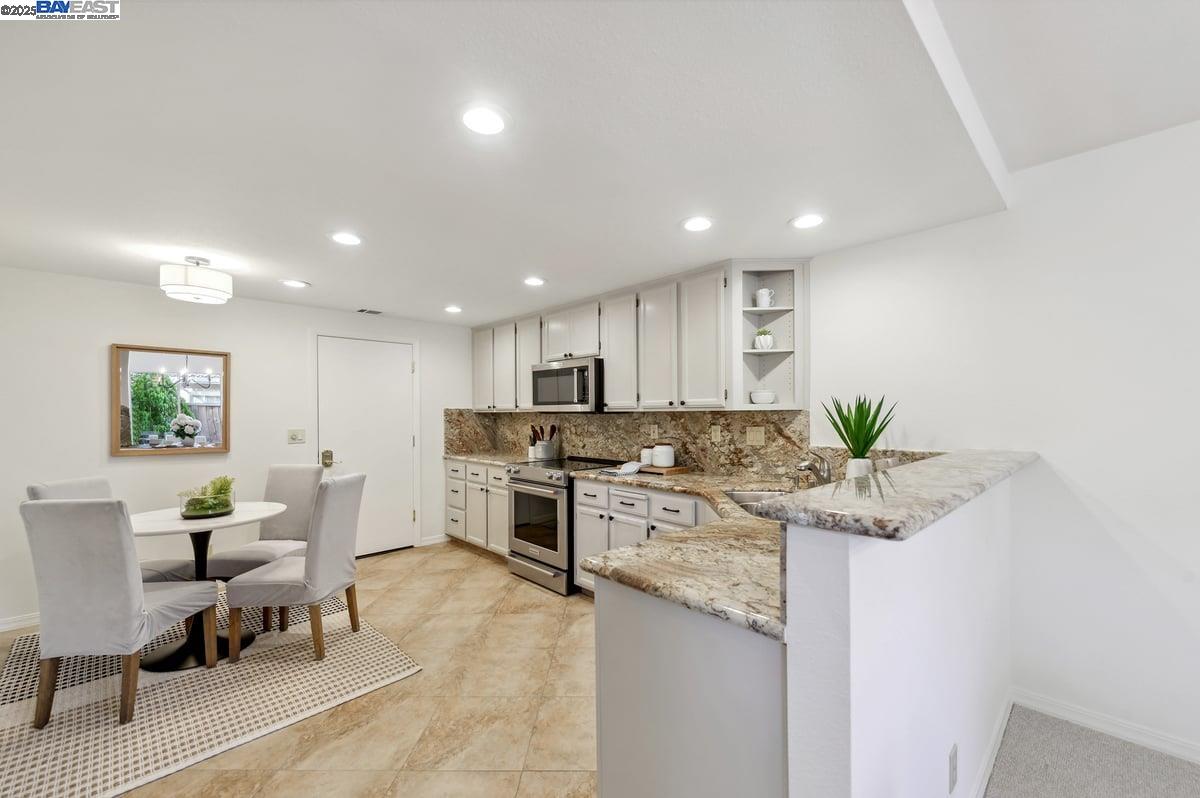 909 Cloverberry Way