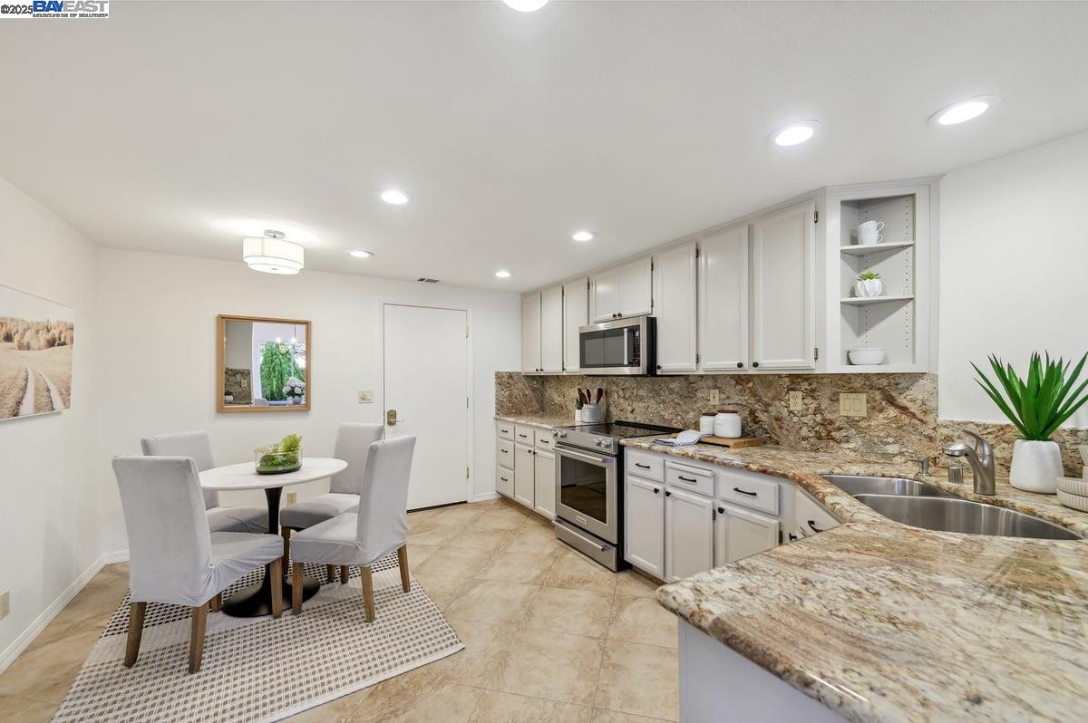 909 Cloverberry Way