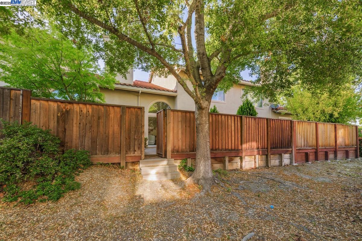 909 Cloverberry Way