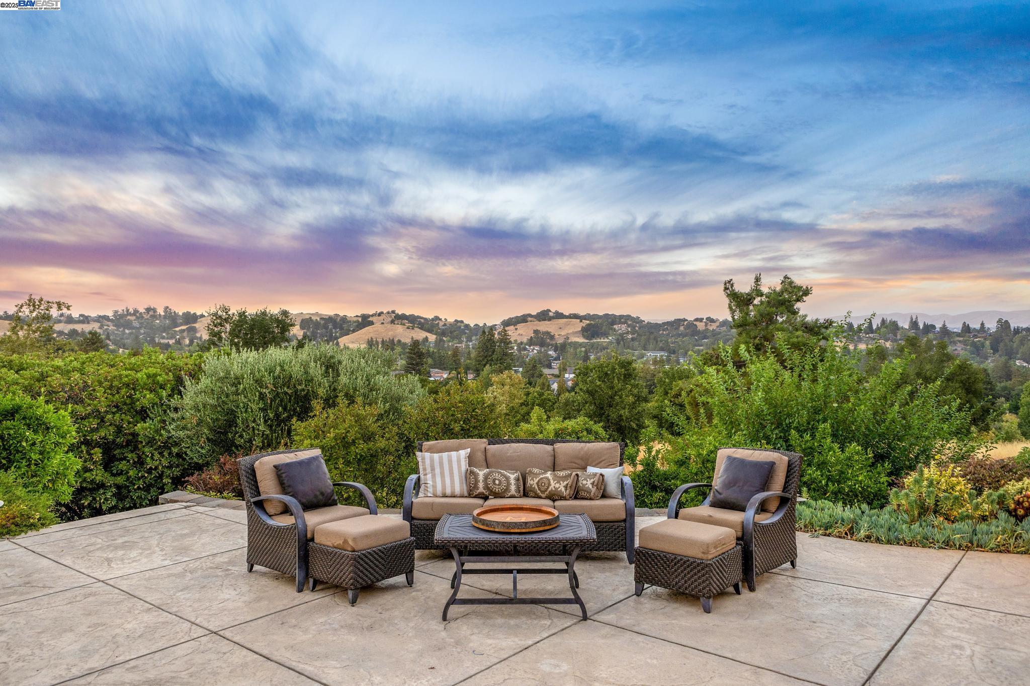2452 Cherry Hills Dr.