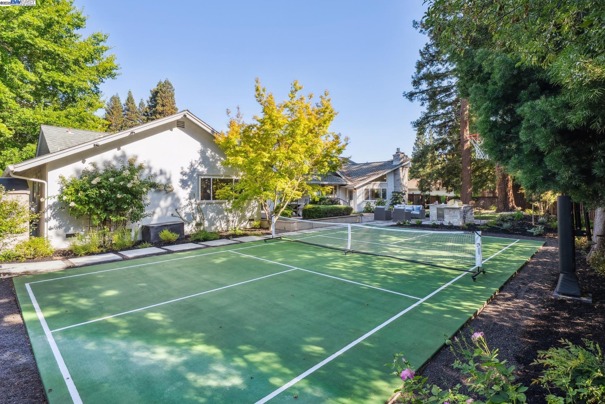 235 Saint Paul Dr