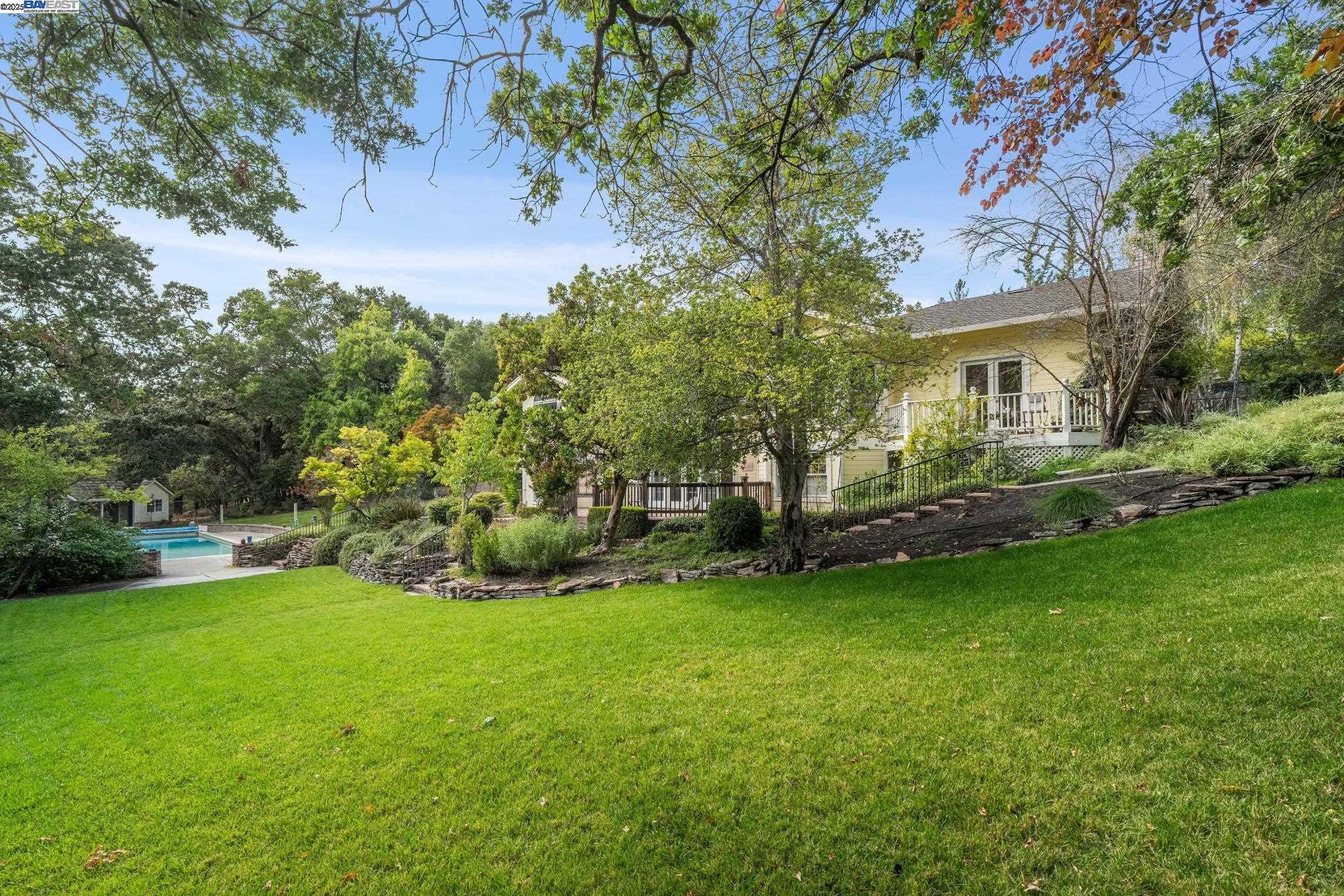 721 Fair Oaks Dr