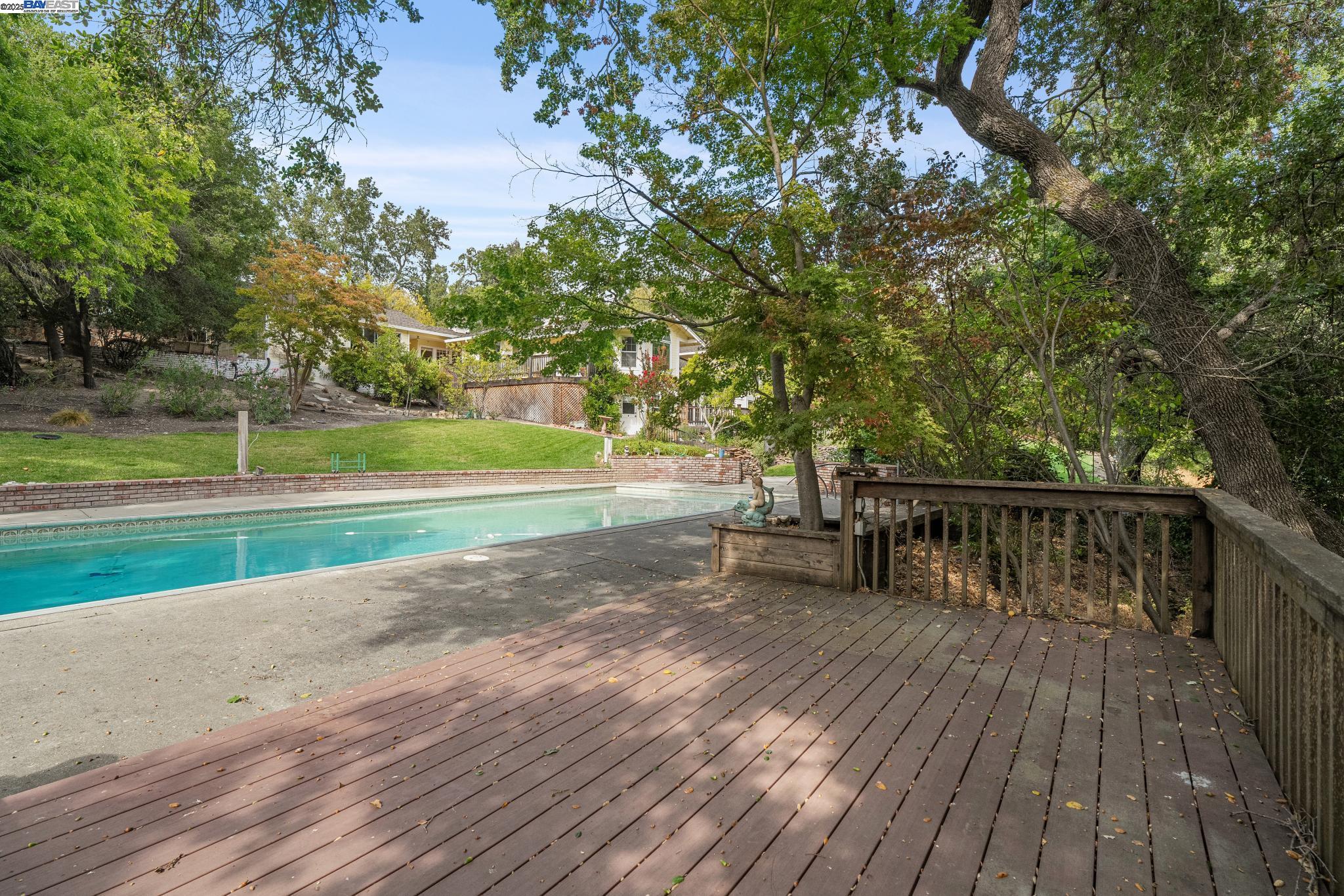 721 Fair Oaks Dr