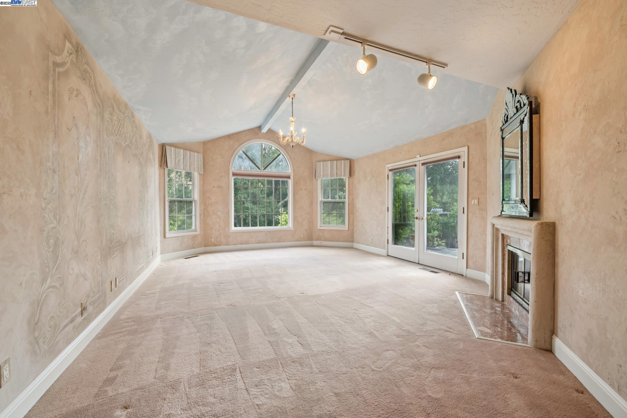 721 Fair Oaks Dr