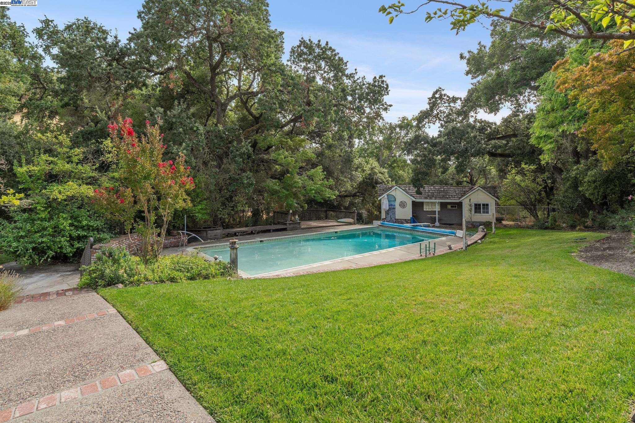 721 Fair Oaks Dr