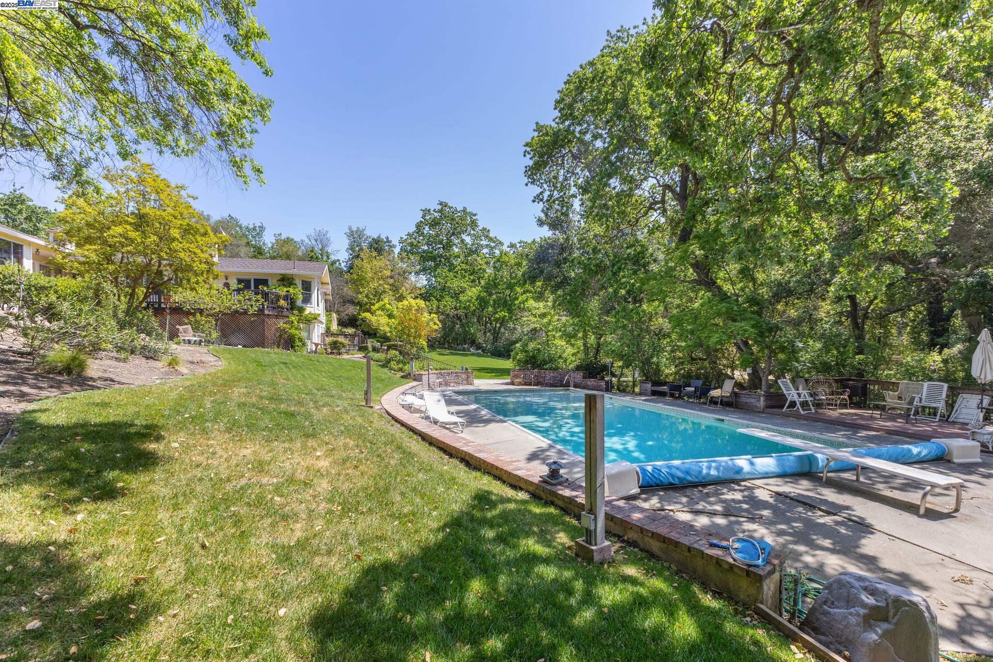 721 Fair Oaks Dr