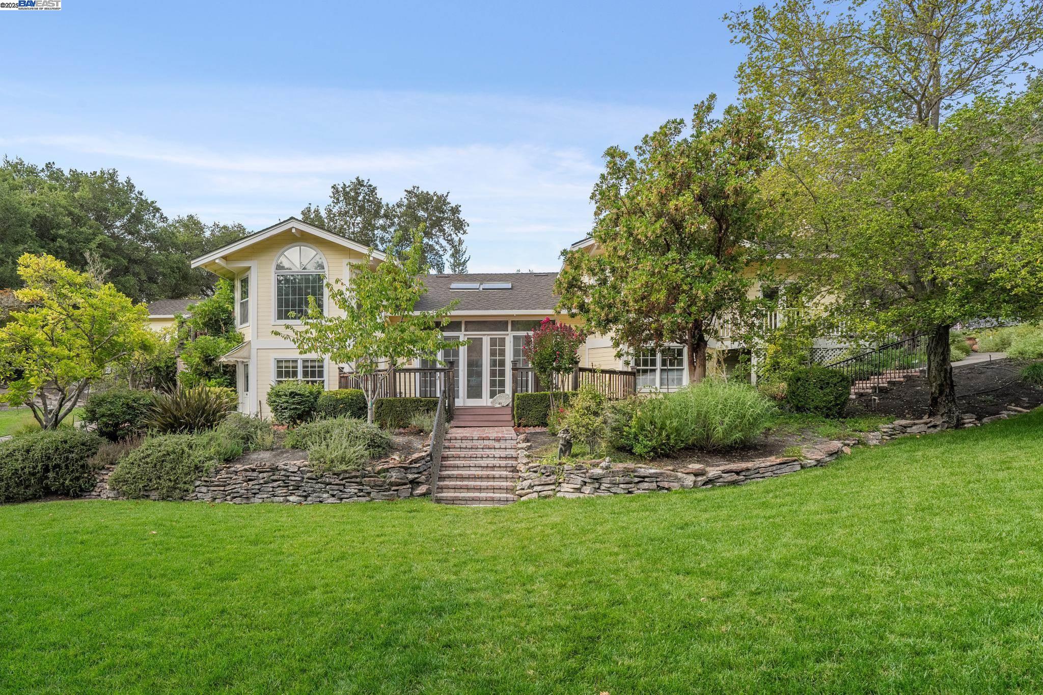 721 Fair Oaks Dr