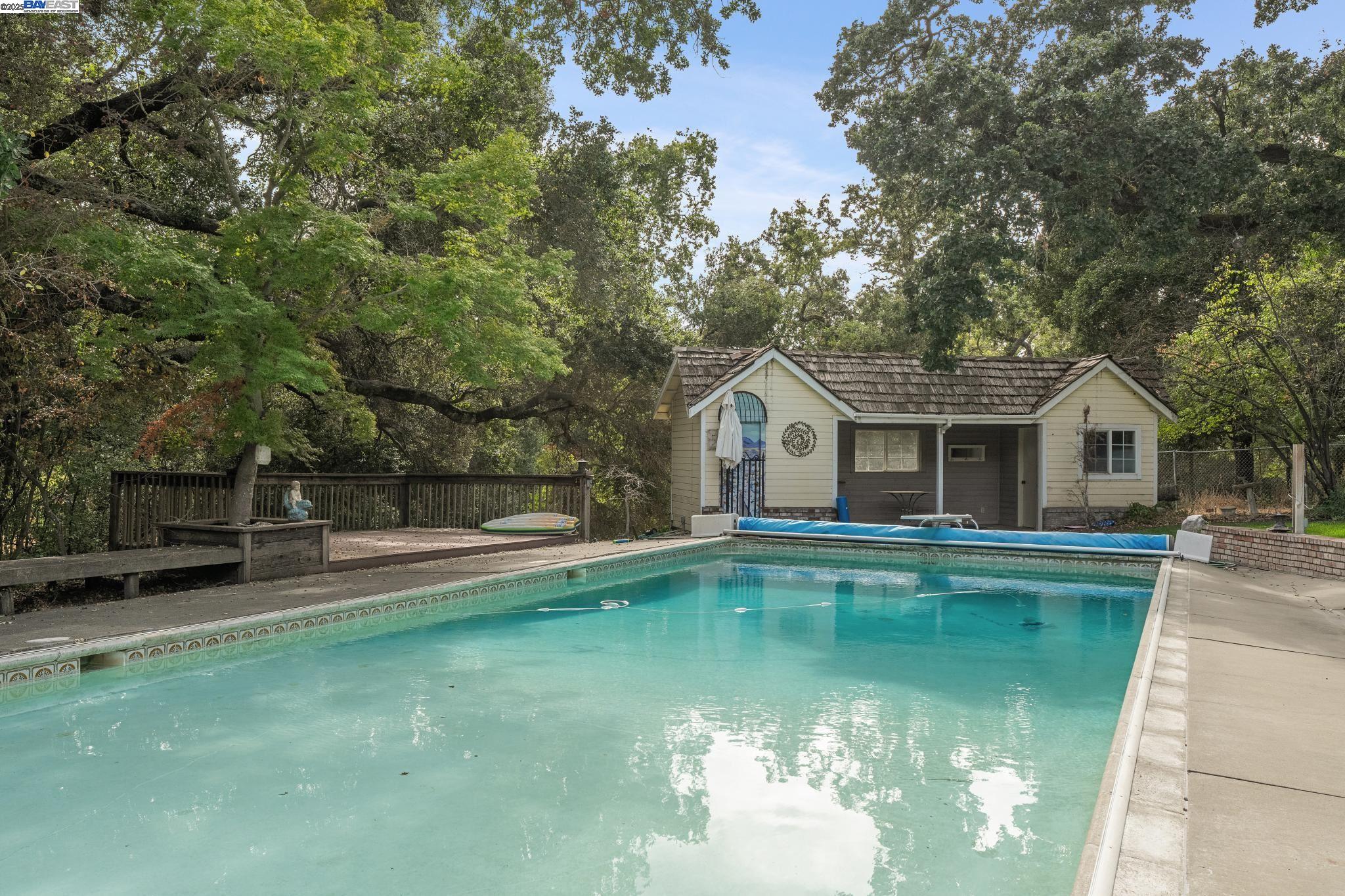 721 Fair Oaks Dr