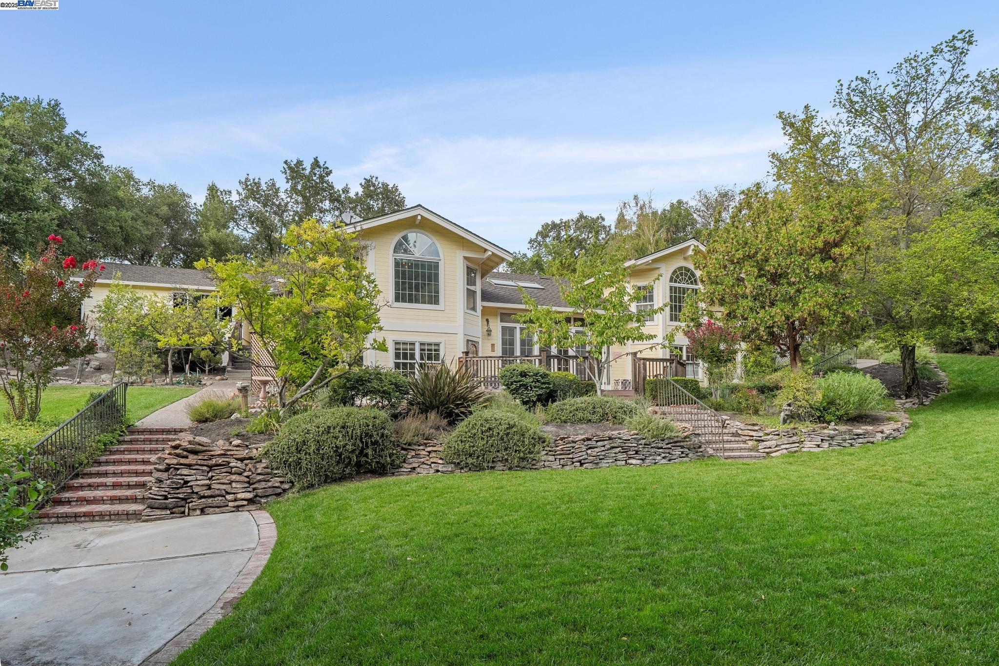 721 Fair Oaks Dr