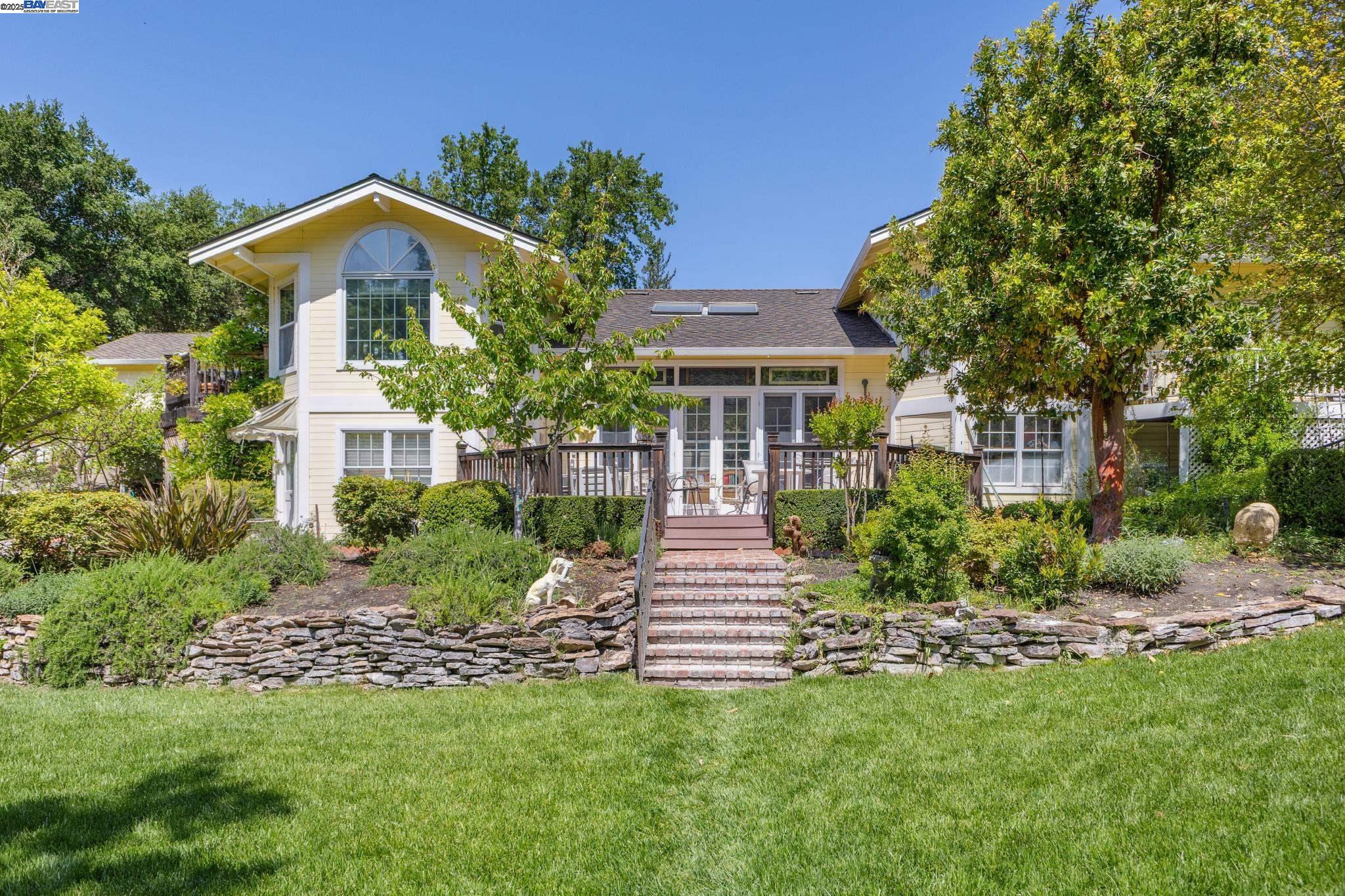 721 Fair Oaks Dr
