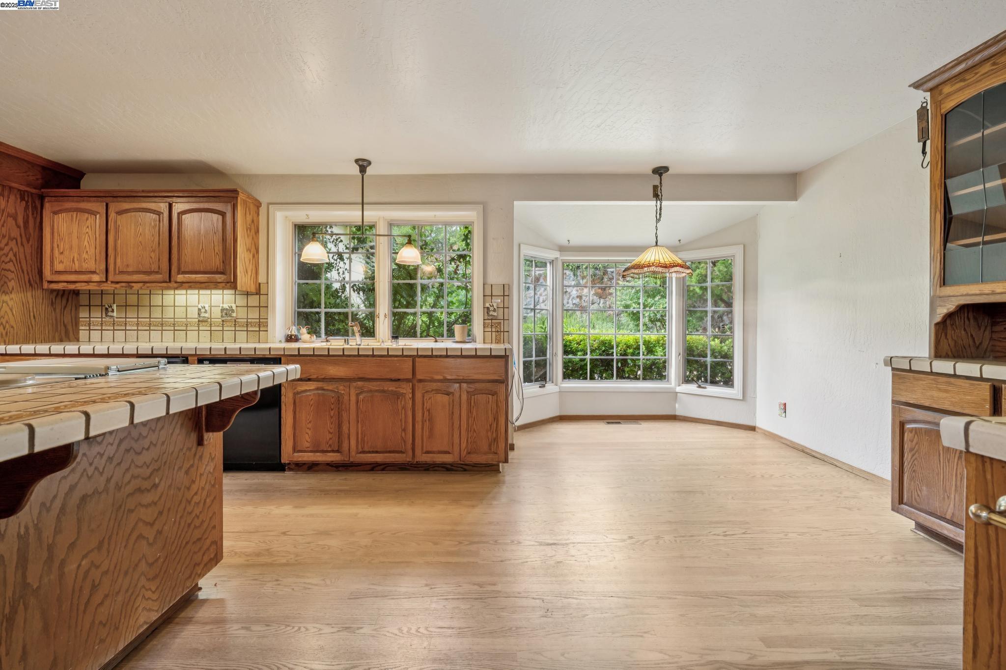 721 Fair Oaks Dr