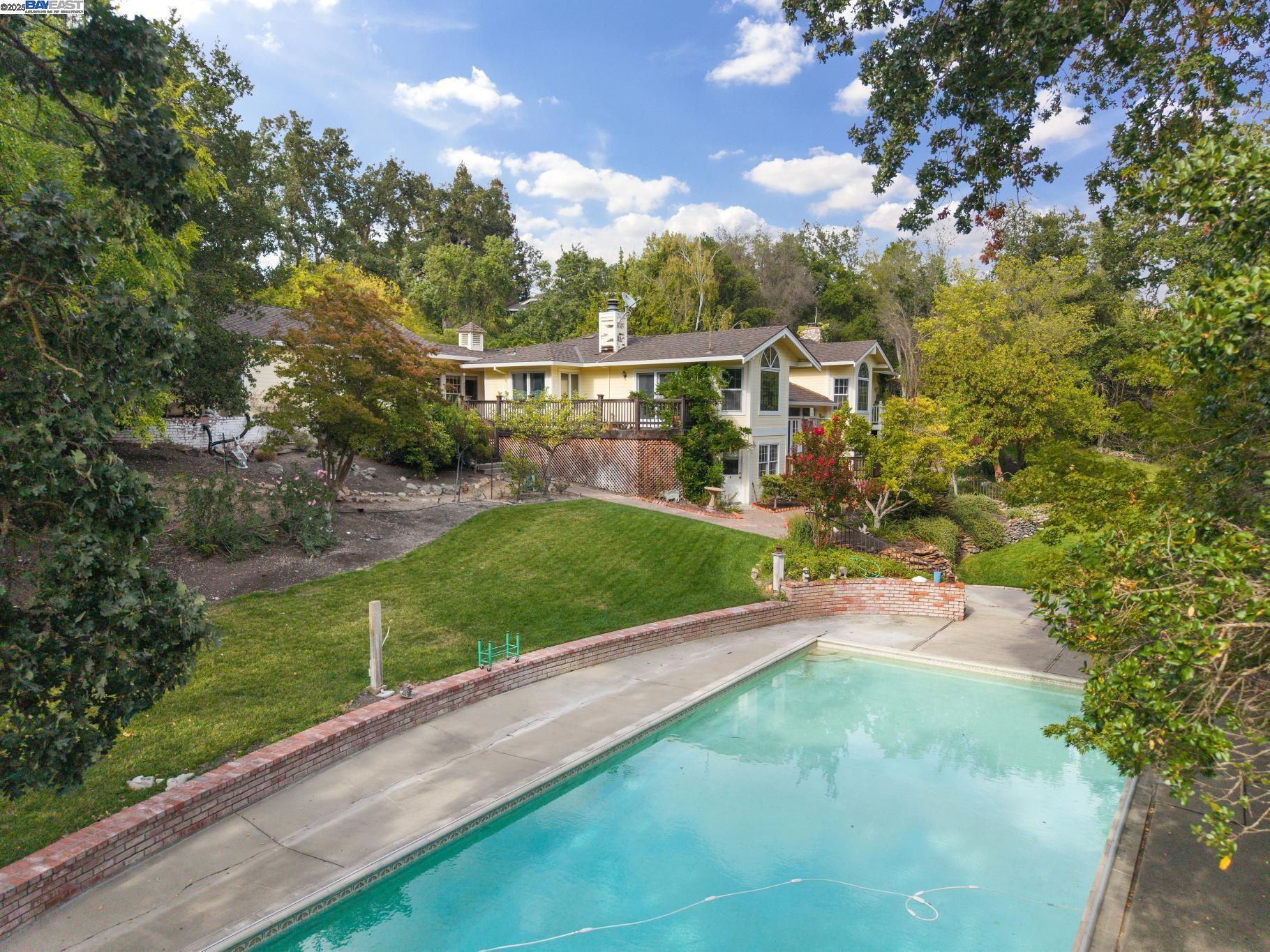 721 Fair Oaks Dr