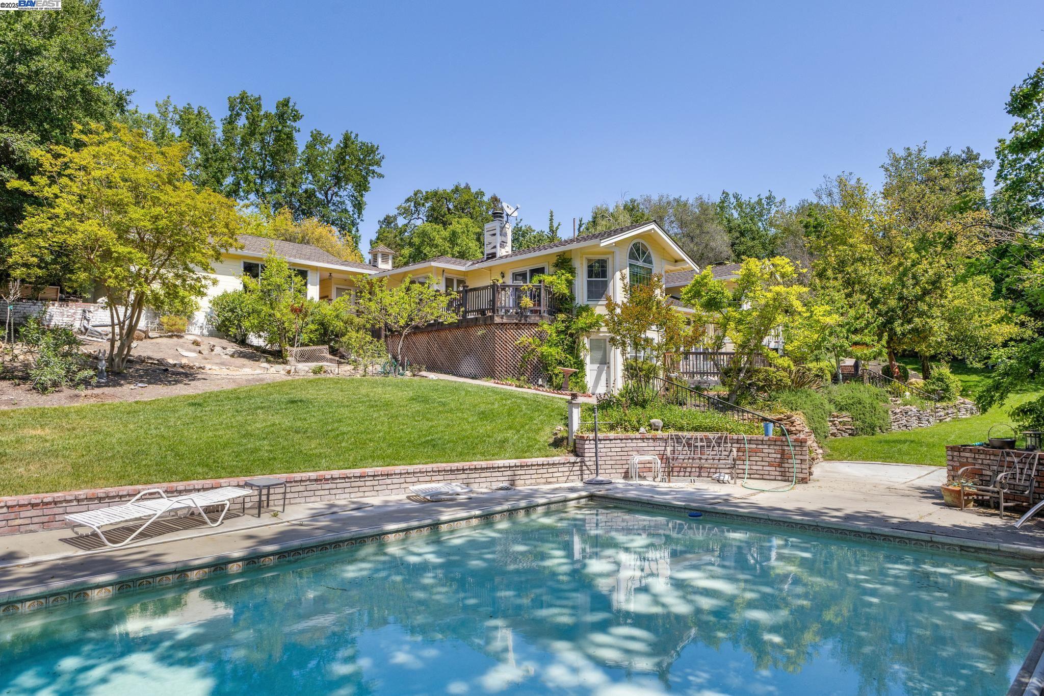 721 Fair Oaks Dr