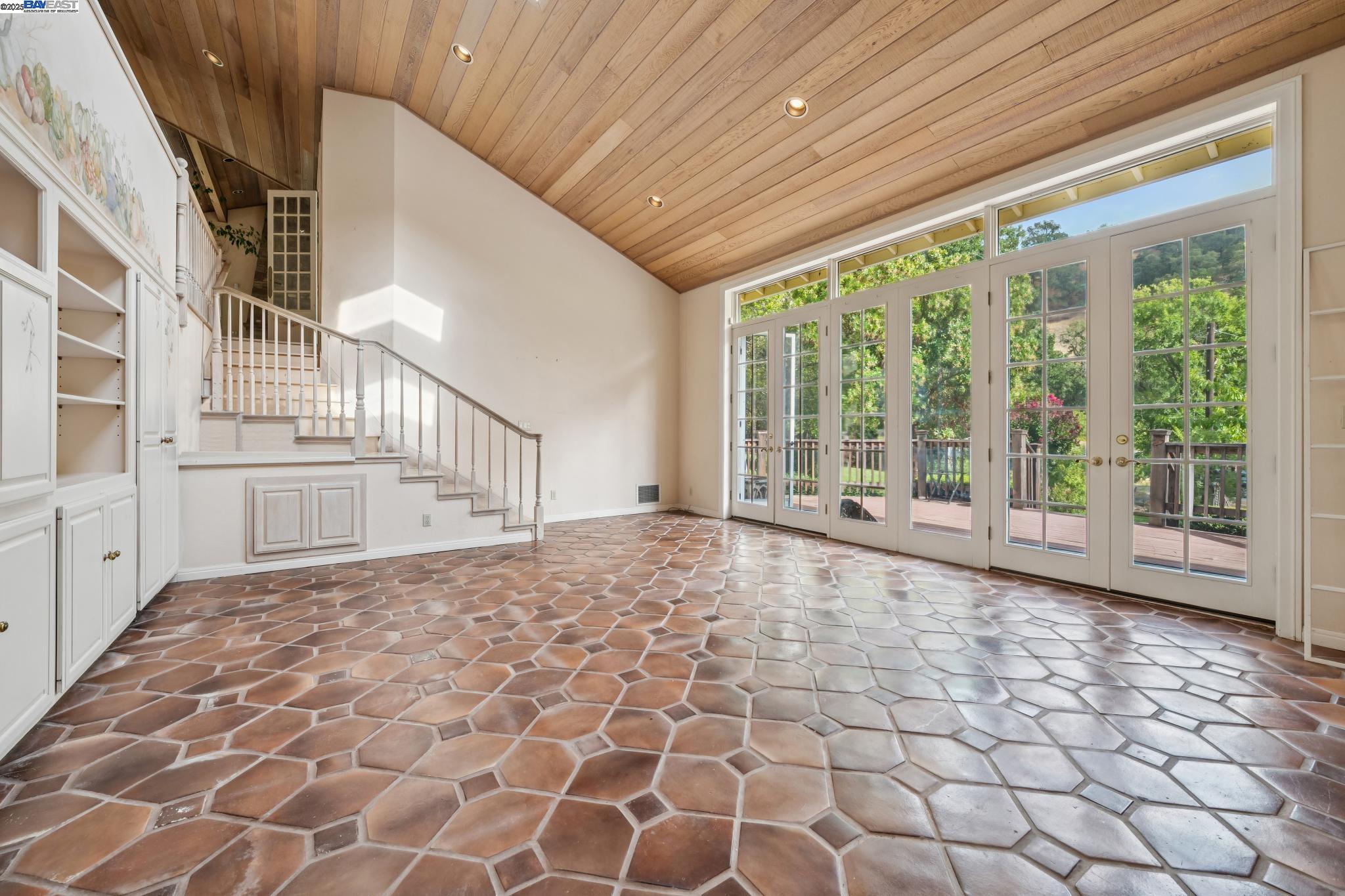 721 Fair Oaks Dr