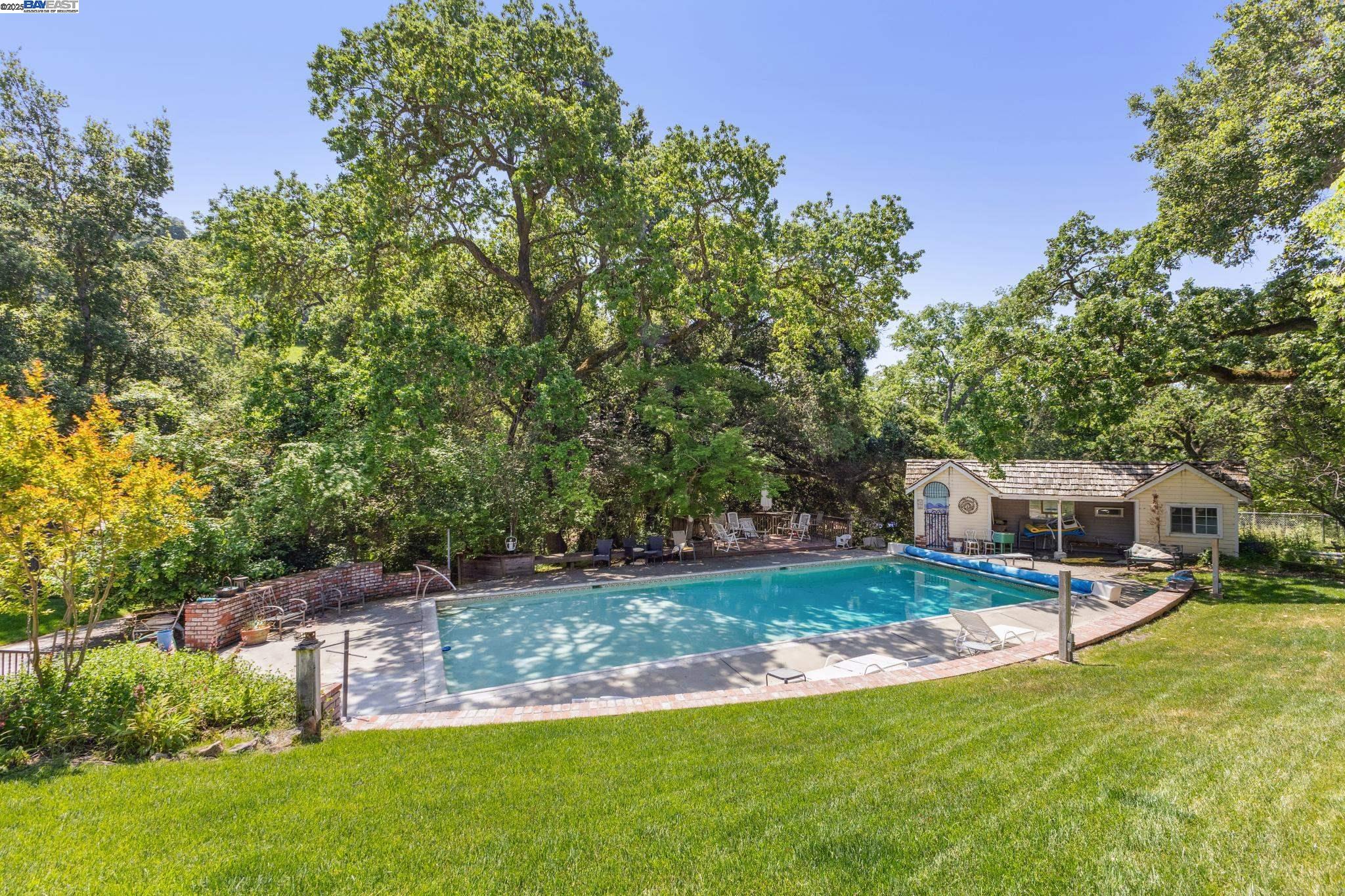 721 Fair Oaks Dr