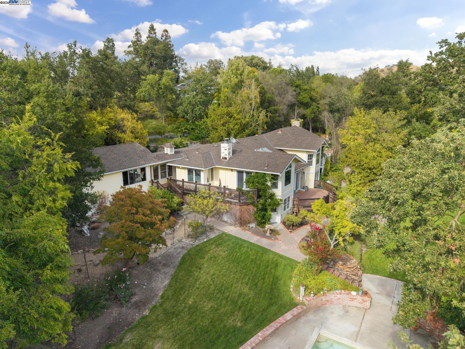 721 Fair Oaks Dr