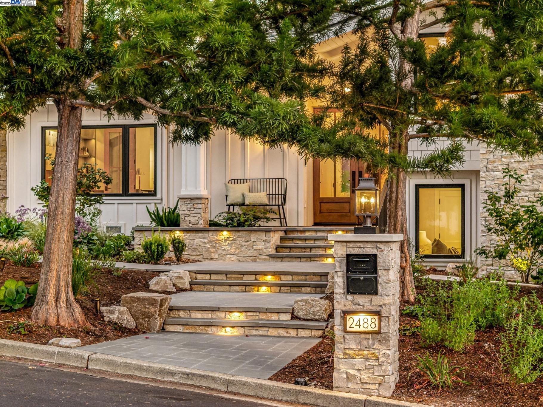 2488 Roundhill Dr