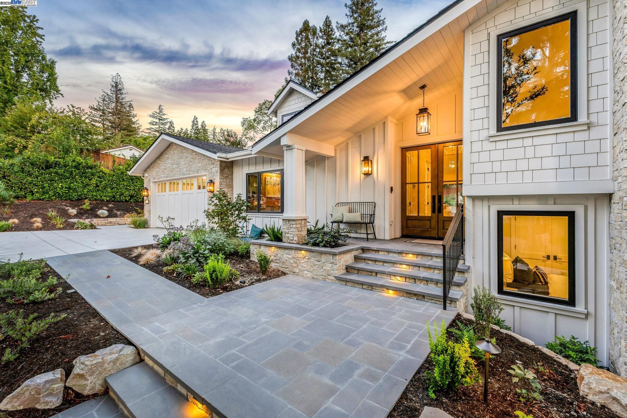 2488 Roundhill Dr