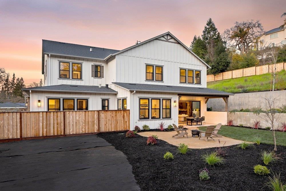 180 Castle Hill Ranch Rd