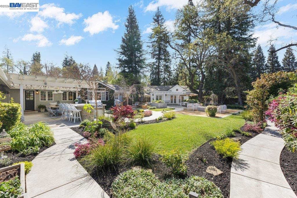 1397 Pine Tree Dr