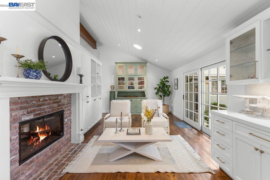 1397 Pine Tree Dr