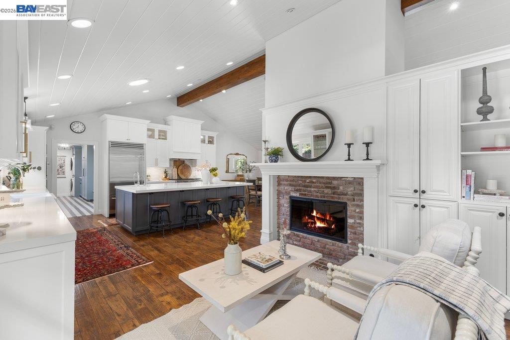 1397 Pine Tree Dr