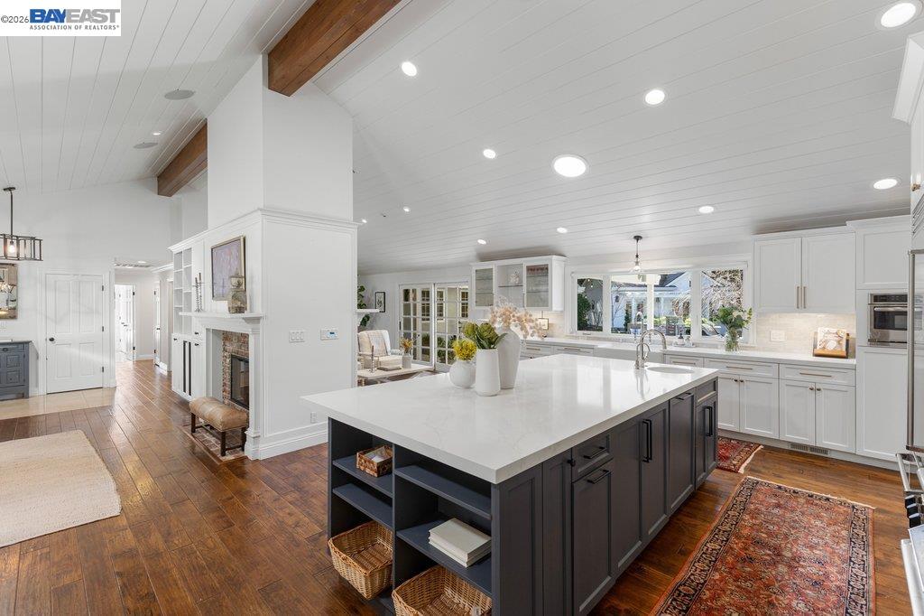 1397 Pine Tree Dr